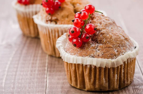 Kuchen Mit Roten Johannisbeeren Kuchen Mit Roten Johannisbeeren Auf Einem — Stockfoto