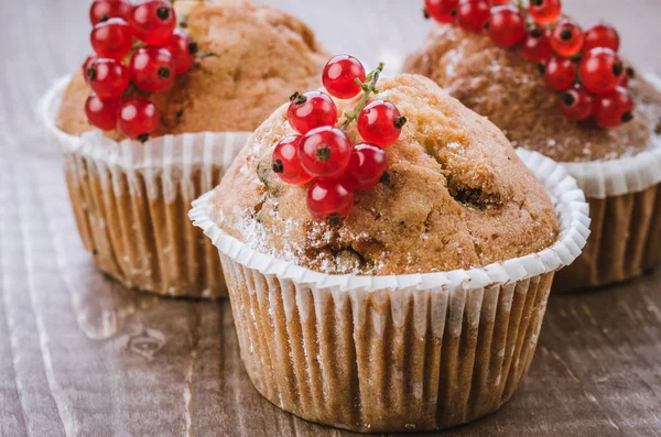 Kuchen Mit Roten Johannisbeeren Kuchen Mit Roten Johannisbeeren Dekoriert Nahaufnahme — Stockfoto