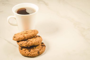 kahve ve çikolata/kahvaltı whith kahve Kupası ile ev yapımı kurabiye ve çikolata, boşaltmak ile ev yapımı kurabiye