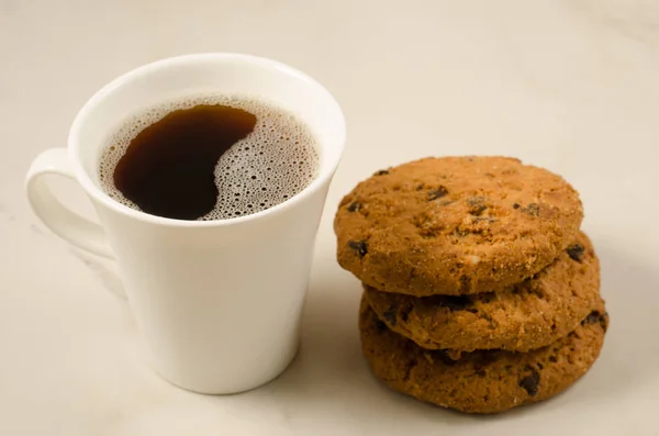 Kaffeetasse Und Kekse Kaffeetasse Und Kekse Auf Marmorgrund — Stockfoto