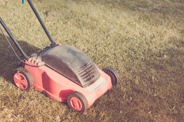 Lawn Mower Grass Lawn Mower Grass Selective Focus Toned — Stock Photo, Image