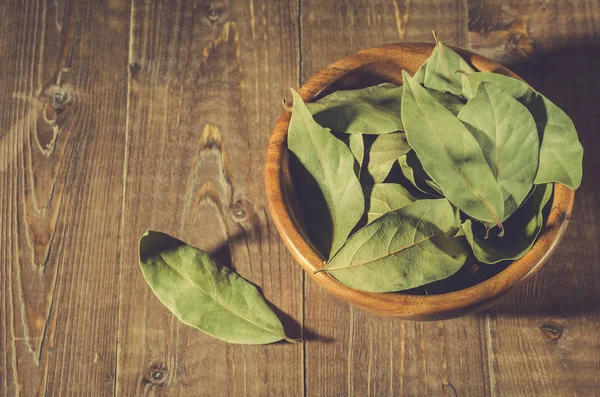 Feuille Laurier Dans Bol Bois Feuille Laurier Sur Une Surface — Photo