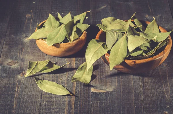 Especias Hoja Laurel Estilo Rural Hoja Laurel Sobre Una Superficie —  Fotos de Stock