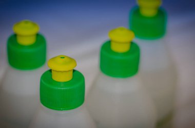 şişe inşaat yapıştırıcı/şişe ile inşaat yapıştırıcı, seçici odak ile