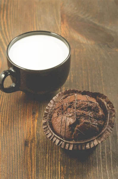 Muffins Chocolat Lait Sur Fond Bois Muffin Chocolat Une Tasse — Photo