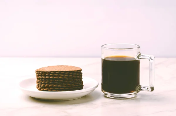 Vidro Coffe Com Biscoitos Sobre Fundo Mármore Branco Vidro Coffe — Fotografia de Stock