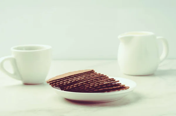 Coffe Copo Branco Com Biscoitos Leite Café Manhã Cerâmica Branca — Fotografia de Stock