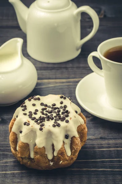 Käsekuchen Weiße Sahne Teekanne Und Tasse Mit Kaffee Vor Dunklem — Stockfoto