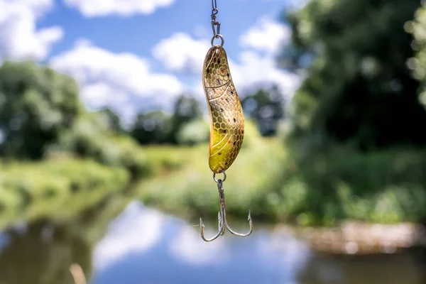 Cebo Metálico Para Pesca Brillo Para Pesca Cuelga Una Línea — Foto de Stock