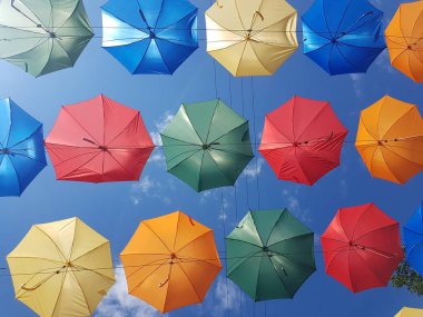 gökyüzünde şemsiye