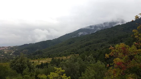 Yunanistan 'da dağlar manzarası