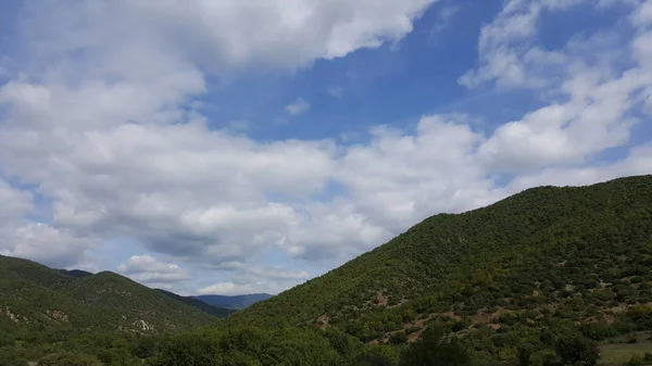 Vuoristomaisema Kreikassa — kuvapankkivalokuva