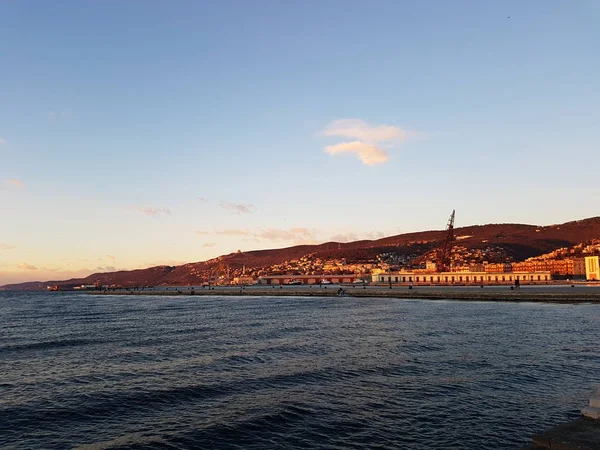 Trieste Kıyısında Günbatımı — Stok fotoğraf