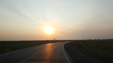 Gün batımı yolda