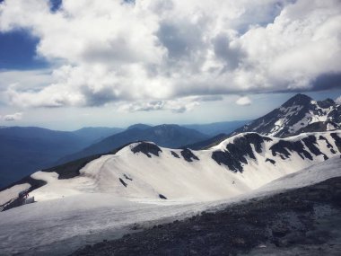 Dağ manzara Rusya'da
