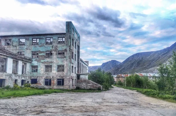 Εγκαταλελειμμένο Κτίριο Στην Πόλη — Φωτογραφία Αρχείου