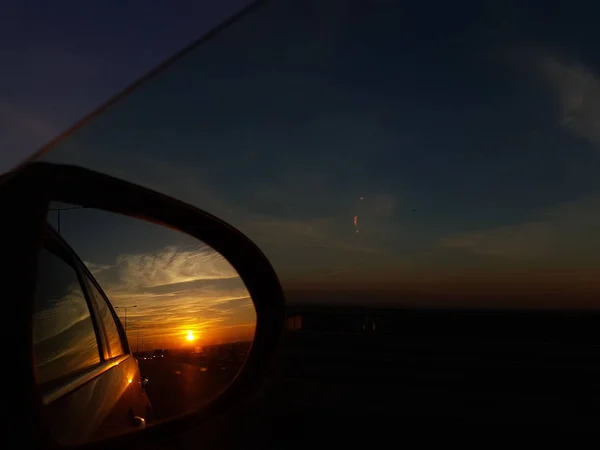 Reflexão Pôr Sol Espelho Carro — Fotografia de Stock