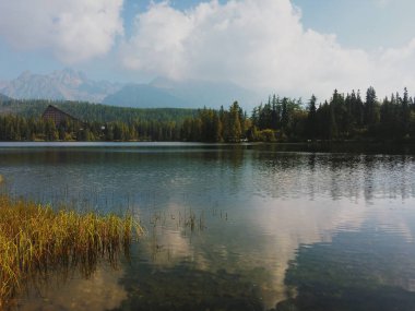 Strebske Vysoke Tatry dağları, Slovakya göl görünümü lütfen