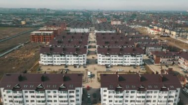                   Beyaz evler dron resim           