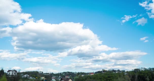 Nuvens Fortes Sobre Árvores Aldeia — Vídeo de Stock