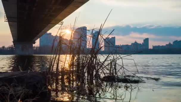 Сповільненої Зйомки Захід Сонця Мосту Річки — стокове відео
