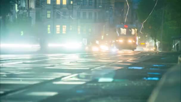 Timelapse Трамвай Ночном Движении Города — стоковое видео