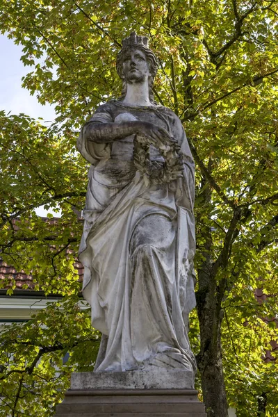 Estátua Jardim Igreja Alemanha — Fotografia de Stock