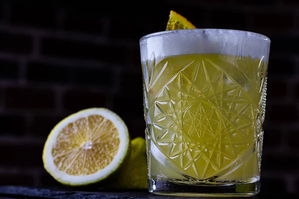 Ett Klassiskt Recept För Whiskey Sour Med Bourbon Cane Syrup — Stockfoto