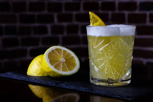 Ett Klassiskt Recept För Whiskey Sour Med Bourbon Cane Syrup — Stockfoto