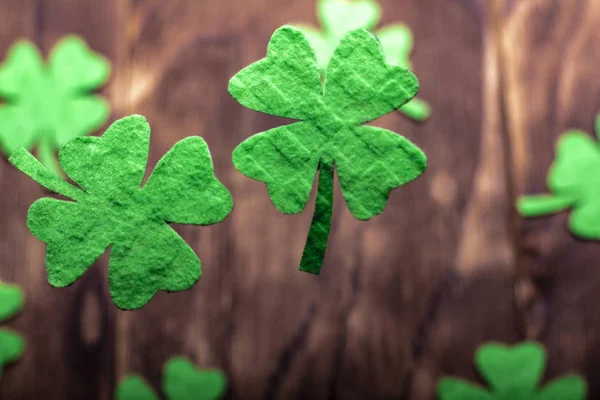 Feuille Trèfle Vert Sur Fond Bois — Photo