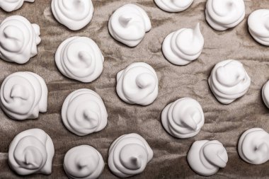 Kağıt yedekleme üzerinde meringues yakın çekim