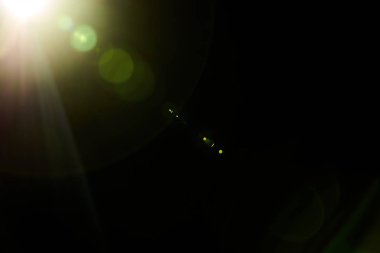 lens flare bindirme siyah arka plan üzerine