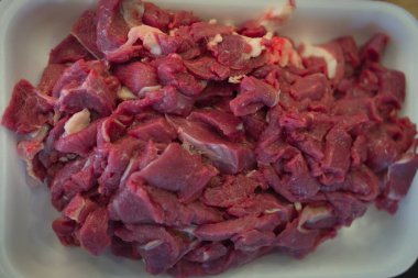 Kıyılmış et parçaları. Kasap et kısmı.