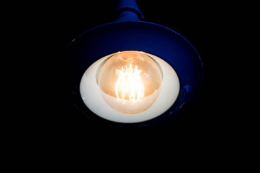 Retro metalik şık tavan koni lambası 