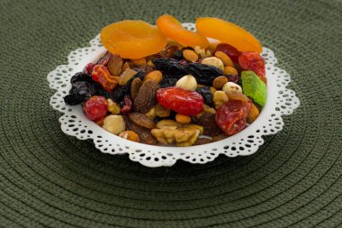 Kalenin içinde lezzetli fındık