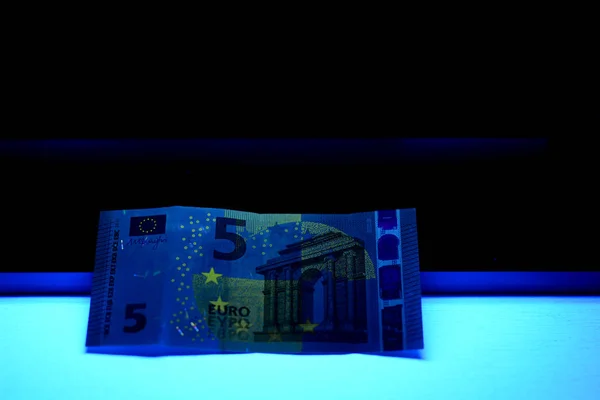 Pieniądze Badania Detektor Euro Waluty Europejskiej Fałszywego Czeku — Zdjęcie stockowe