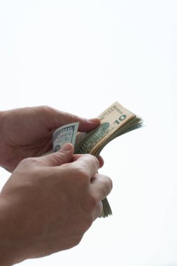 adam beyaz fon ile para sayma