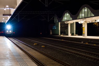 Yüksek hızlı yolcu treni hareket demiryolu