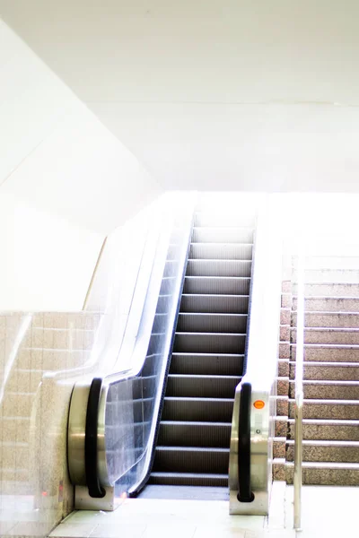 Modern Lüks Yürüyen Merdiven Ile — Stok fotoğraf