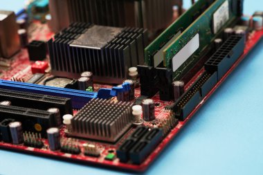 Soğutma sistemi ve mavi bac bellek işletim ile anakart