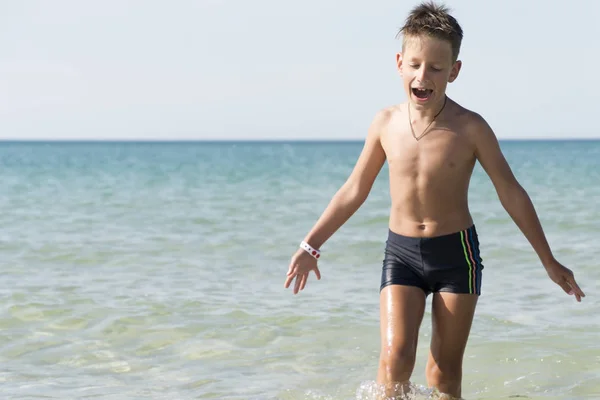 Cheerful Boy Sing Song Seashore Background — Stock Photo, Image