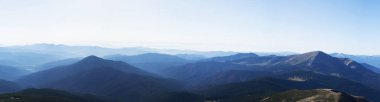 Mount Hoverla, Ukrayna Karpat Dağları üzerinden panoramik görünüm.