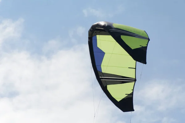 Kiteboarding Pipa Close Céu Azul Com Nuvens Fundo — Fotografia de Stock