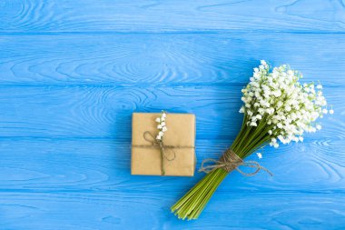 Anneler günü. Bayan gün. Sevgililer günü, Doğum günü tebrik kavramı arka plan. üstten görünüm, düz yatıyordu, mockup