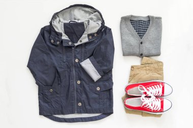 Beyaz çocuklar giysi üst görünüm moda trendy bakmak. Çocuk modası. Bahar, sonbahar çocuk kıyafet seti.