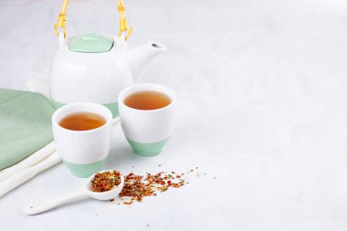 Sağlıklı bitki çayı. Antioksidan, detoks, içki yenileniyor