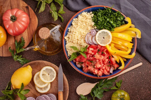 Frische Zutaten Für Tabbouleh Salat Couscous Tomaten Zitrone Petersilie Minze — Stockfoto