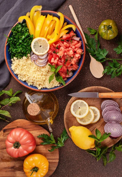 Frische Zutaten Für Tabbouleh Salat Couscous Tomaten Zitrone Petersilie Minze — Stockfoto