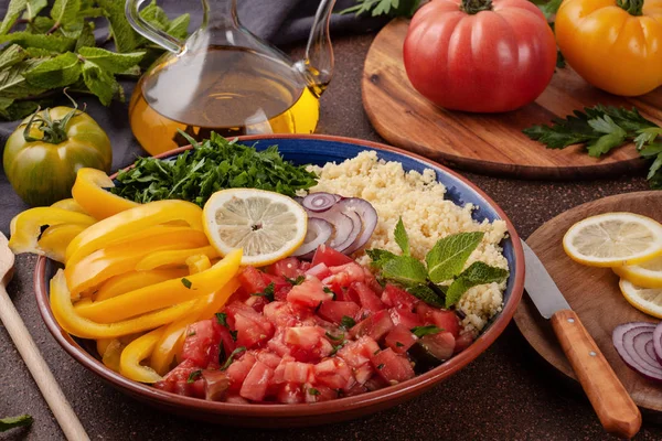 Ingredientes Frescos Para Salada Mesa Cuscuz Tomate Limão Salsa Hortelã — Fotografia de Stock