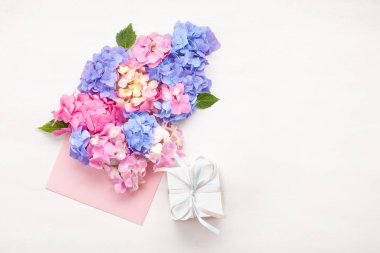 HORTENSIA çiçekler. Kutlama, tebrik ve tatil kavramı